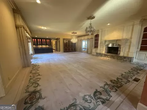 Living - 306 St Andrews Ct, Lagrange, GA 30240 photo 4 of 10