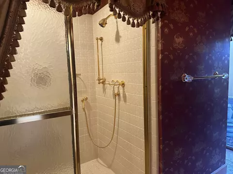 Bath - 306 St Andrews Ct, Lagrange, GA 30240 photo 3 of 6
