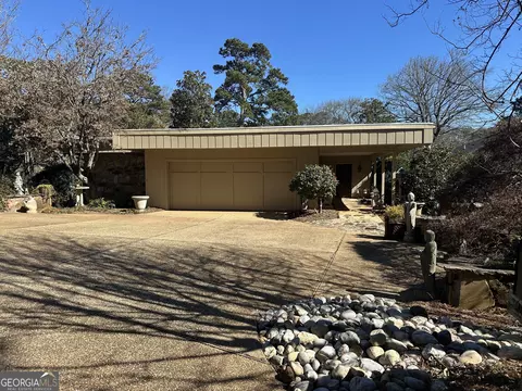 Exterior - 306 St Andrews Ct, Lagrange, GA 30240 photo 4 of 13