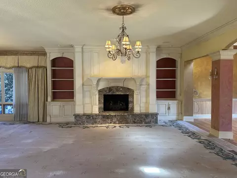 Living - 306 St Andrews Ct, Lagrange, GA 30240 photo 3 of 10