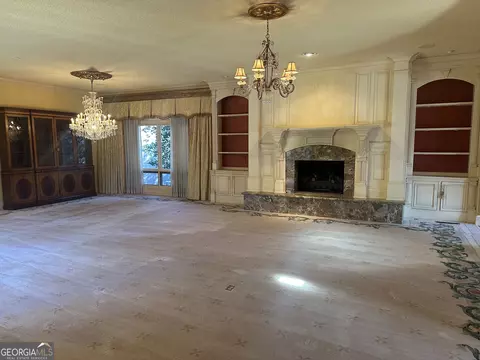 Living - 306 St Andrews Ct, Lagrange, GA 30240 photo 2 of 10