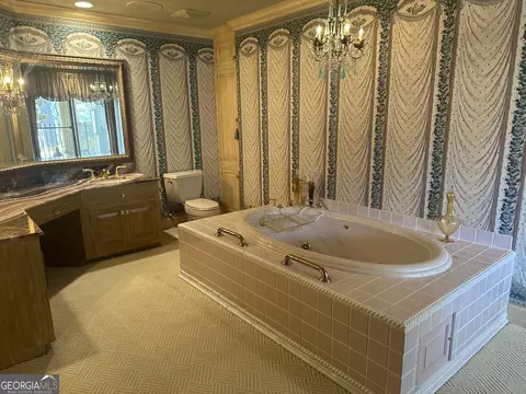 Bath - 306 St Andrews Ct, Lagrange, GA 30240 photo 5 of 6
