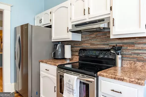 Kitchen - 297 Corbin Ave, Macon, GA 31204 photo 2 of 8
