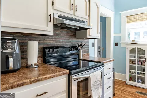 Kitchen - 297 Corbin Ave, Macon, GA 31204 photo 7 of 8