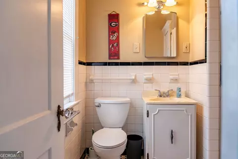 Bath - 297 Corbin Ave, Macon, GA 31204 photo 3 of 4