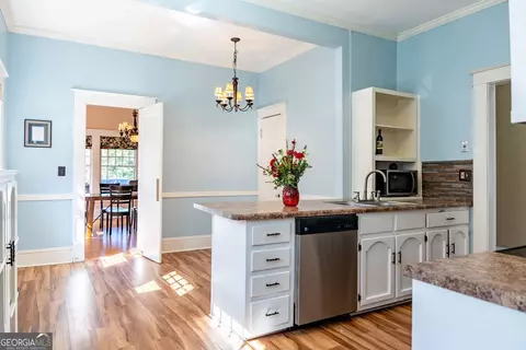 Kitchen - 297 Corbin Ave, Macon, GA 31204 photo 4 of 8