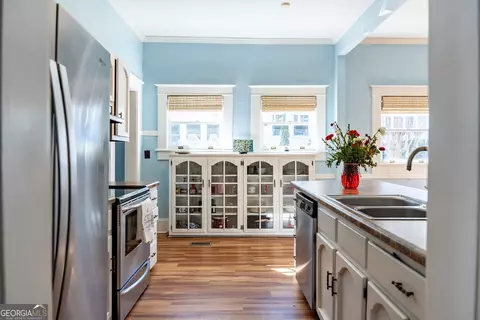 Kitchen - 297 Corbin Ave, Macon, GA 31204 photo 6 of 8