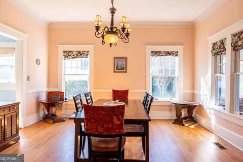 Dining - 297 Corbin Ave, Macon, GA 31204 photo 2 of 6