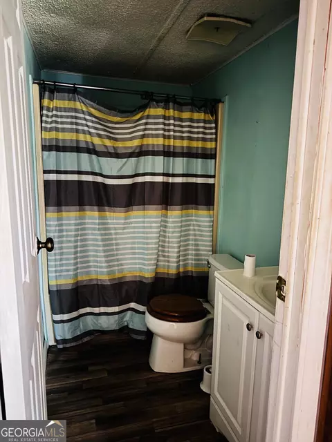 Bath - 2067 Bartley Rd, Lagrange, GA 30240 photo 1 of 4