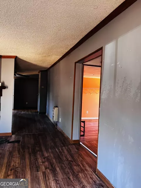 Entry Way - 2067 Bartley Rd, Lagrange, GA 30240 photo 2 of 2