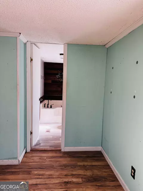 Entry Way - 2067 Bartley Rd, Lagrange, GA 30240 photo 1 of 2