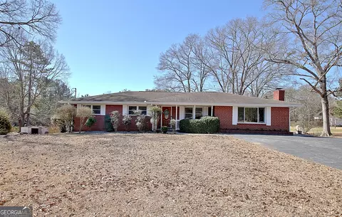 1019 S Jeff Davis Dr, Fayetteville, GA 30215