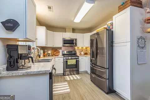 Kitchen - 11157 Ash Ct, Hampton, GA 30228 photo 2 of 3