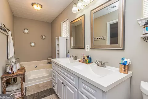 Bath - 11157 Ash Ct, Hampton, GA 30228 photo 2 of 3