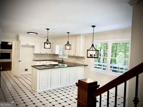 Kitchen - 122 White Oak Cir, Dublin, GA 31021 photo 1 of 13