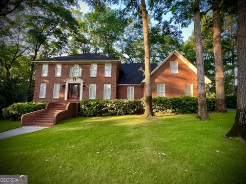 Exterior - 122 White Oak Cir, Dublin, GA 31021 photo 3 of 9