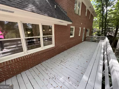 Exterior - 122 White Oak Cir, Dublin, GA 31021 photo 6 of 9