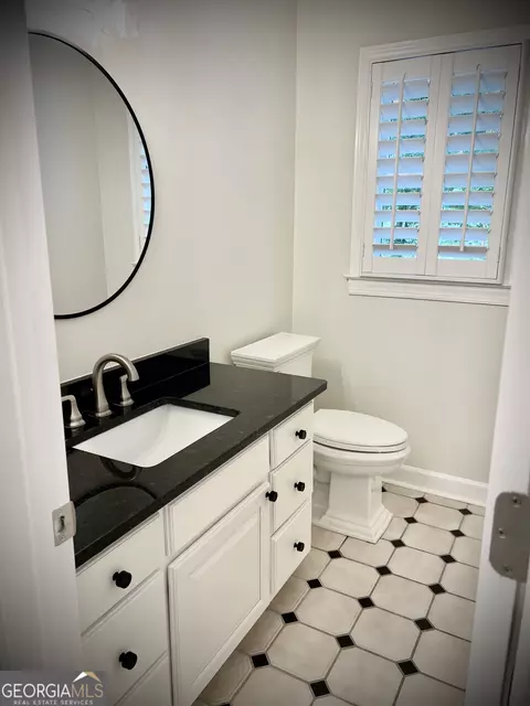 Bath - 122 White Oak Cir, Dublin, GA 31021 photo 1 of 7