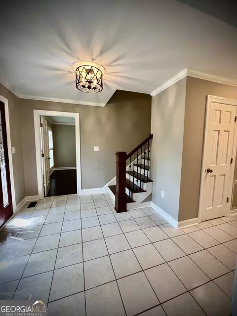 Entry Way - 122 White Oak Cir, Dublin, GA 31021 photo 5 of 8