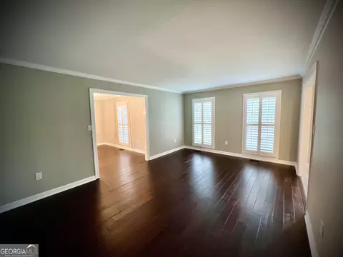 Living - 122 White Oak Cir, Dublin, GA 31021 photo 3 of 5