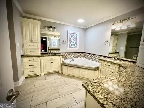 Bath - 122 White Oak Cir, Dublin, GA 31021 photo 5 of 7