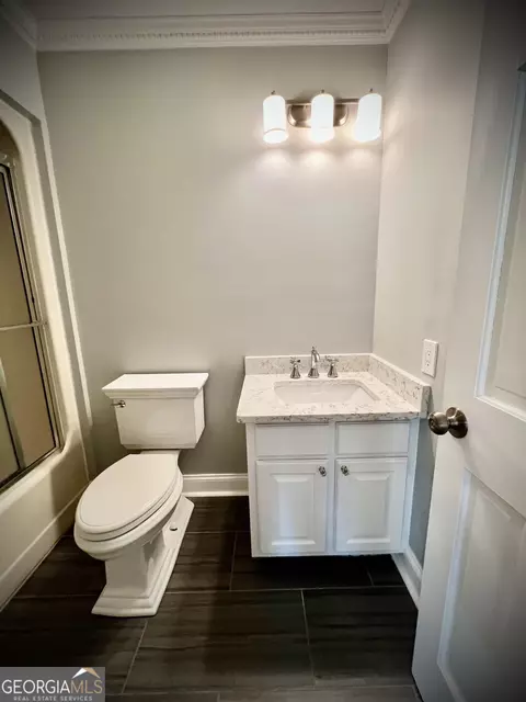 Bath - 122 White Oak Cir, Dublin, GA 31021 photo 2 of 7