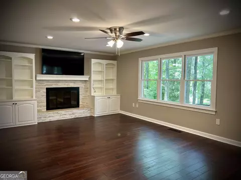 Living - 122 White Oak Cir, Dublin, GA 31021 photo 2 of 5