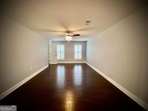 Living - 122 White Oak Cir, Dublin, GA 31021 photo 5 of 5