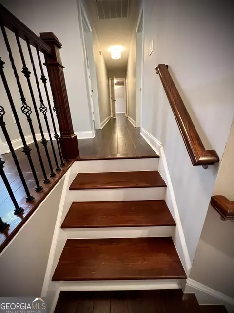 Entry Way - 122 White Oak Cir, Dublin, GA 31021 photo 6 of 8