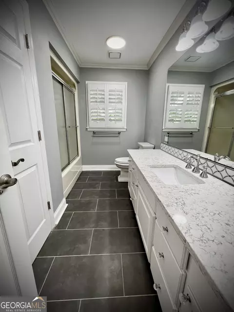 Bath - 122 White Oak Cir, Dublin, GA 31021 photo 4 of 7