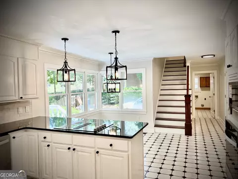 Kitchen - 122 White Oak Cir, Dublin, GA 31021 photo 3 of 13