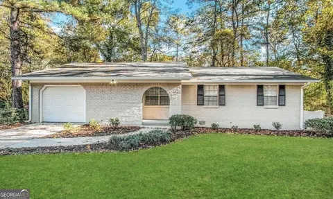2205 Chestnut Hill Cir, Decatur, GA 30032