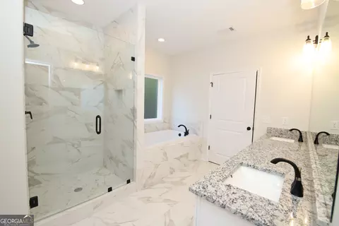 Bath - 519 Tradition Pl, Lagrange, GA 30241 photo 1 of 4