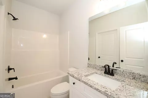 Bath - 519 Tradition Pl, Lagrange, GA 30241 photo 3 of 4