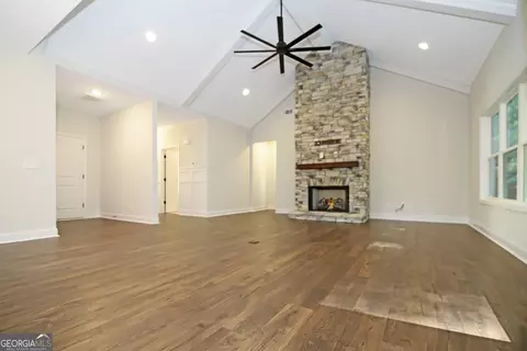 Living - 519 Tradition Pl, Lagrange, GA 30241 photo 3 of 5