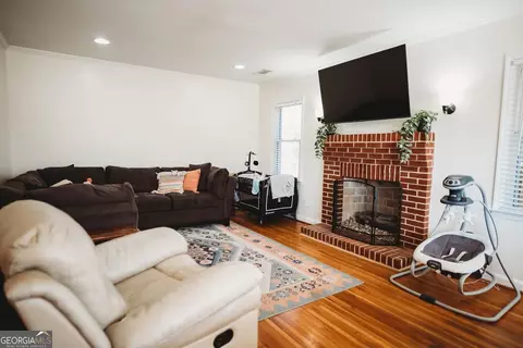 102 Tyus St, Barnesville, GA 30204 photo 3