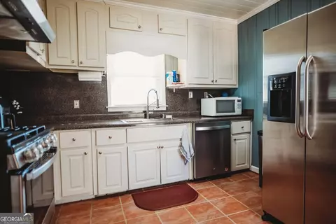 102 Tyus St, Barnesville, GA 30204 photo 8