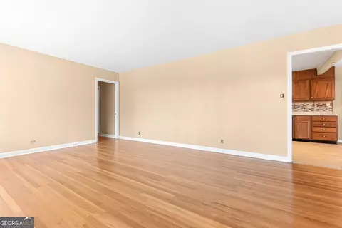Living - 111 Brett Ave, Warner Robins, GA 31088 photo 6 of 7