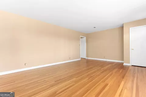 Living - 111 Brett Ave, Warner Robins, GA 31088 photo 7 of 7