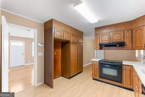 Kitchen - 111 Brett Ave, Warner Robins, GA 31088 photo 3 of 3