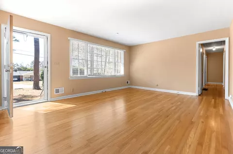 Living - 111 Brett Ave, Warner Robins, GA 31088 photo 1 of 7