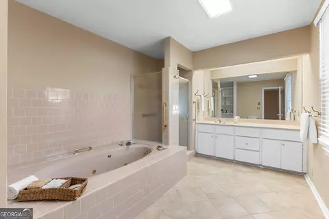 Bath - 111 Brett Ave, Warner Robins, GA 31088 photo 1 of 4