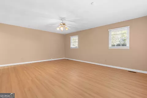 Living - 111 Brett Ave, Warner Robins, GA 31088 photo 4 of 7