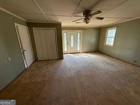 Living - 109 W Jeff Davis Ave, Lyons, GA 30436 photo 2 of 3