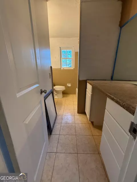 Bath - 109 W Jeff Davis Ave, Lyons, GA 30436 photo 5 of 5