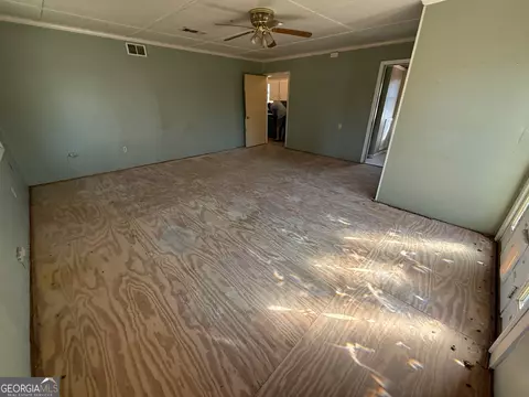 Living - 109 W Jeff Davis Ave, Lyons, GA 30436 photo 3 of 3
