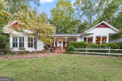 6791 Yacht Club Dr, Acworth, GA 30102