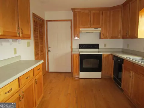Kitchen - 240 Homer Stephens Rd, Cornelia, GA 30531 photo 3 of 5