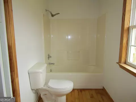 Bath - 240 Homer Stephens Rd, Cornelia, GA 30531 photo 2 of 3