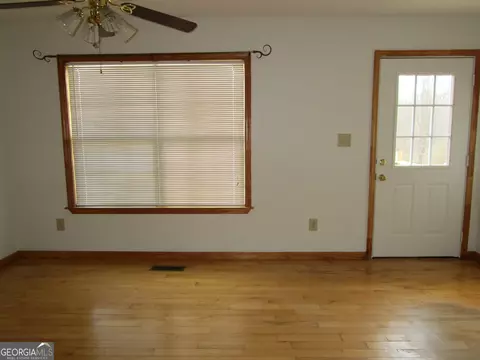 Living - 240 Homer Stephens Rd, Cornelia, GA 30531 photo 5 of 7